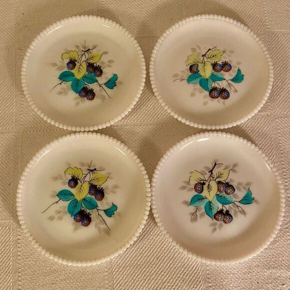 Vtg Set Of 4 WESTMORELAND Hobnail Edge Painted Milk Glass Plate Blackberries. - Picture 1 of 7